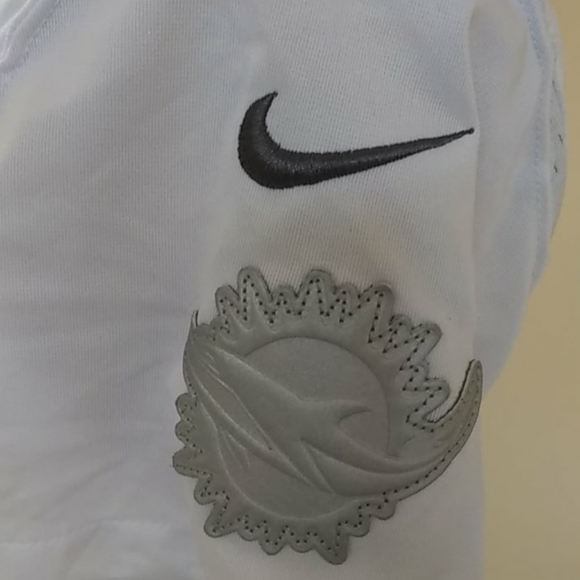 Marino NFL Jersey. - Picture 7 of 10